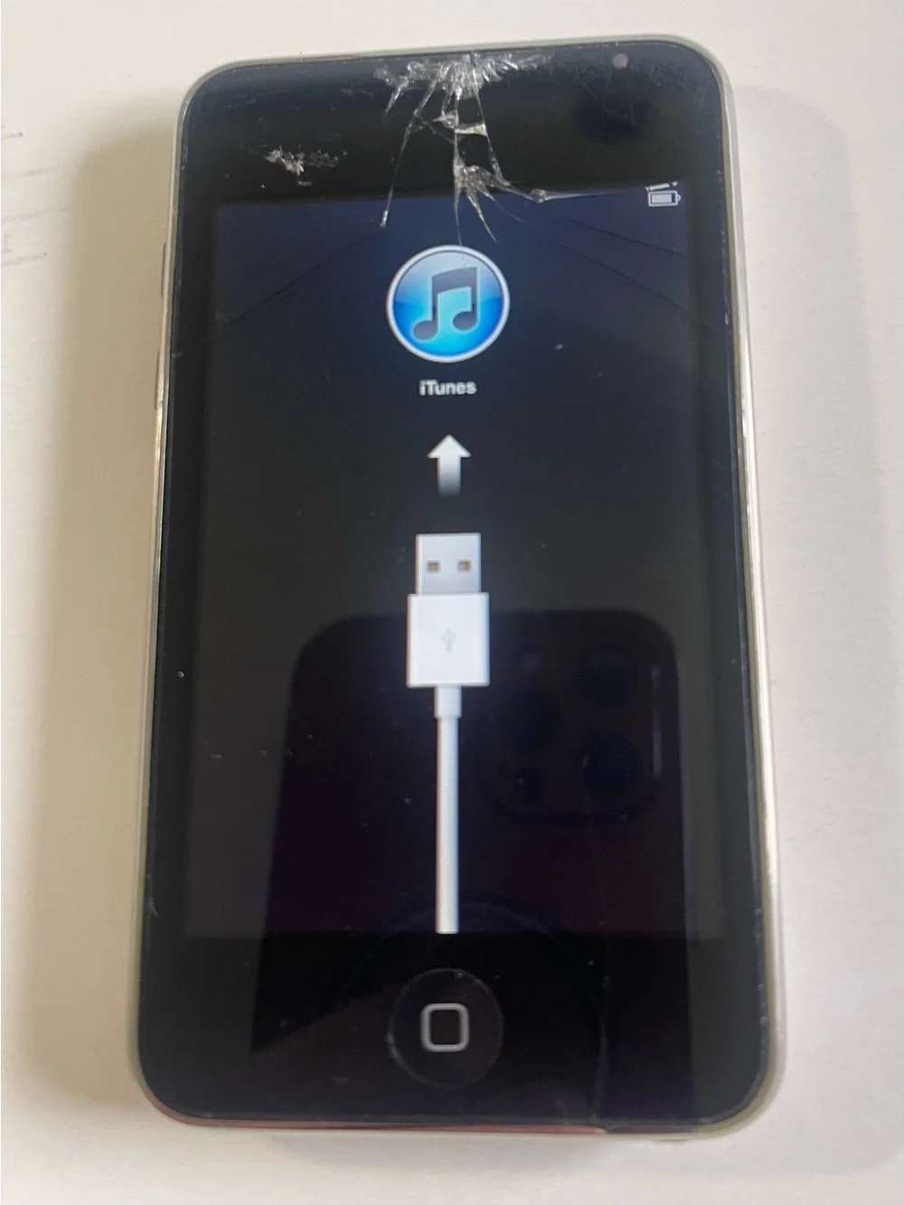 RETRO Apple iPod Touch Black Front Glass Cracked 8GB Works!